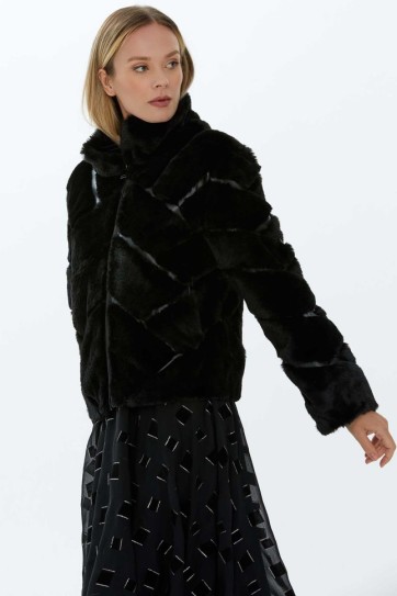 Dik Yaka Deri Çizgili Kürk Kaban