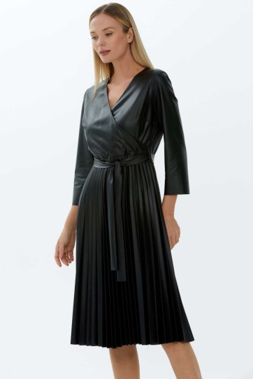 Kruvaze Eteği Pliseli Deri Elbise