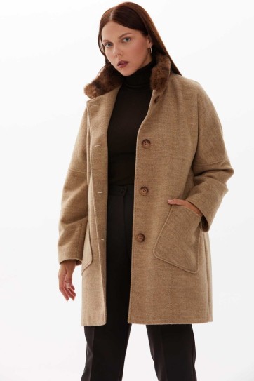 Büyük Beden Yakası Kürklü Eğik Cep Kaban