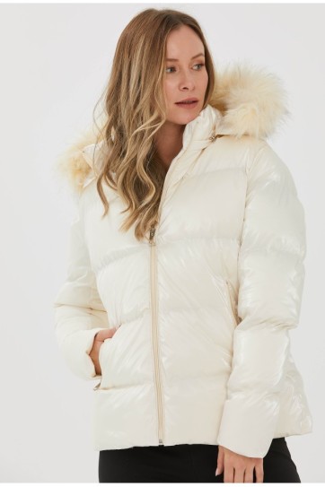 Kapüşonu Kürklü Cebi ve Önü Fermuarlı Mont