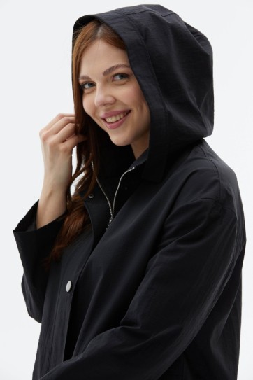 Büyük Beden Dik Yaka Çıtçıtlı Trençkot