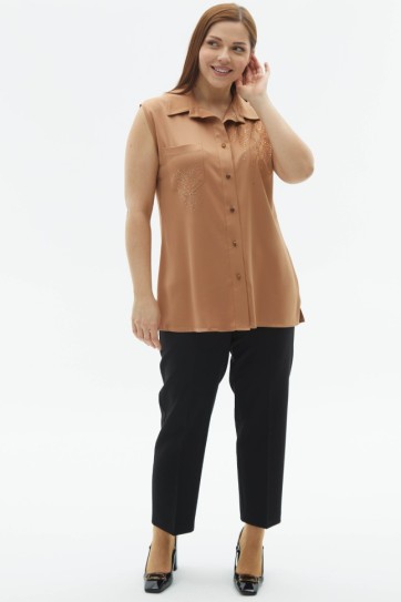 Büyük Beden Omuzu Yaprak Nakışlı Kolsuz Bluz