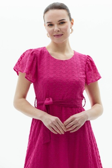 Kolu ve Etek Ucu Volanlı Güpürlü Elbise