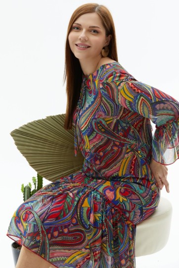 Büyük Beden Yakası Bağlamalı Emprime Elbise