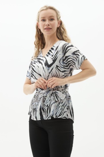V Yaka Düşük Kol Zebra Desen Bluz