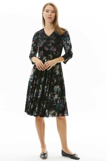 V Yaka Truvakar Kol Desenli Kadife Elbise