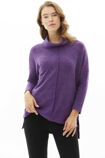 Önü Nervürlü Degaje Yaka Triko Bluz