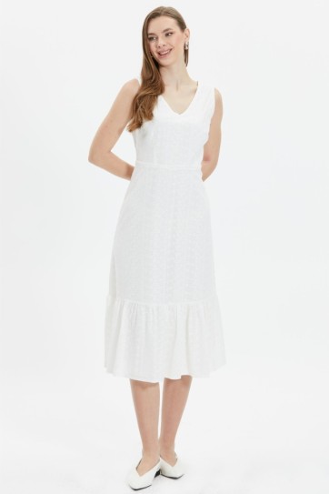 V Yaka Etek Ucu Volanlı Brode Elbise