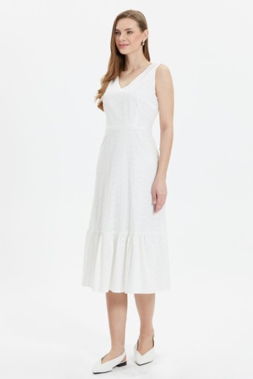 V Yaka Etek Ucu Volanlı Brode Elbise