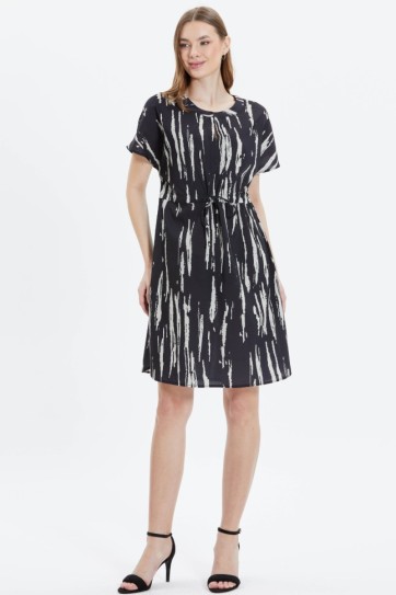 Hakim Yaka Düşük Kol Beli Büzgülü Desenli Elbise