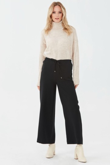 Beli Bağcıklı Bol Paça Pantolon