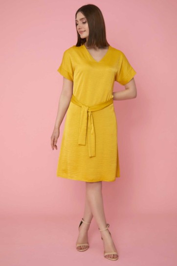 Düşük Kol V Yaka Kemerli Elbise
