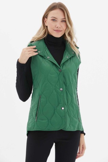 Dik Yaka Kapüşonlu Çıtçıtlı Kapitone Yelek