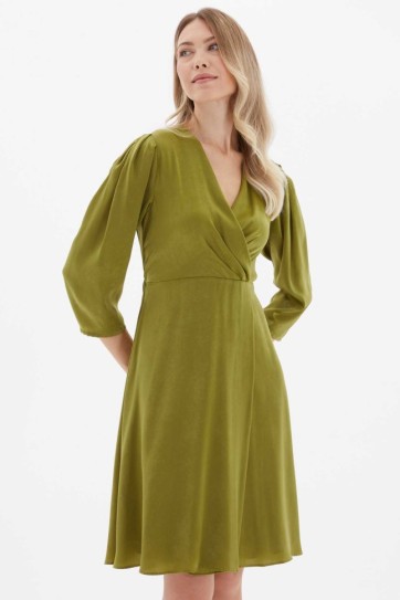 Kruvaze Omuzları Pileli Anvelop Elbise