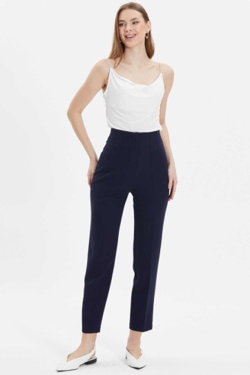 Çift Pensli Cepsiz Pantolon