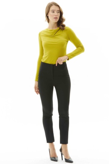 Geniş Korsajlı Dar Paça Pantolon