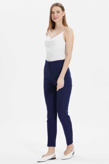 Geniş Korsajlı Dar Paça Pantolon