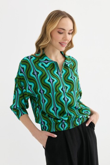 Şömizye Yaka Önü Yarım Fermuarlı Emprime Bluz