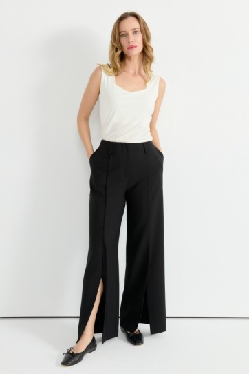 Paçası Önden Yırtmaçlı Bol Paça Pantolon