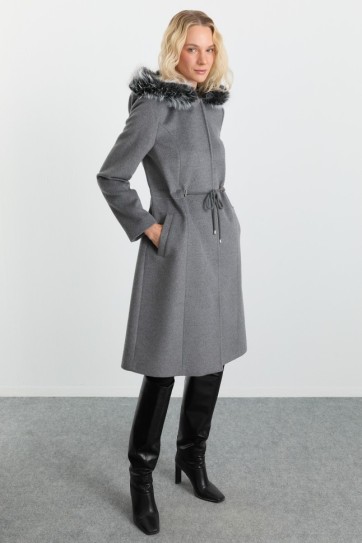 Beli Büzgülü Kapüşonlu Kürklü Uzun Kaban