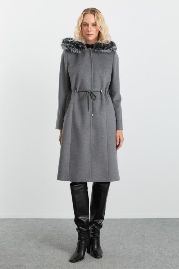 Beli Büzgülü Kapüşonlu Kürklü Uzun Kaban