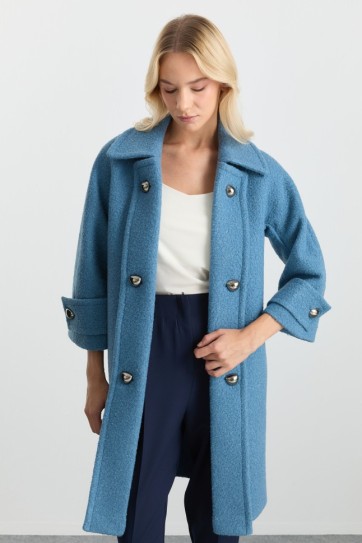 Mostrası Dönen Düğmeli Kaban