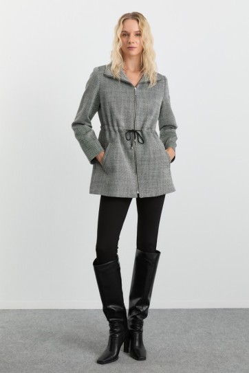 Önü Fermuarlı Beli Büzgülü Armürlü Kaban