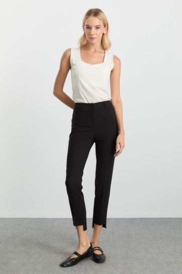 Paçası Fermuarlı Arkası Uzun Pantolon