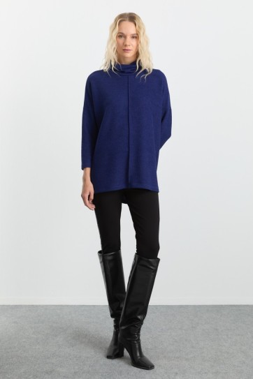 Önü Nervürlü Degaje Yaka Triko Bluz