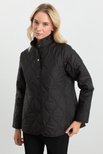 Dik Yaka Önü Çıtçıtlı Soğan Kapitone Mont