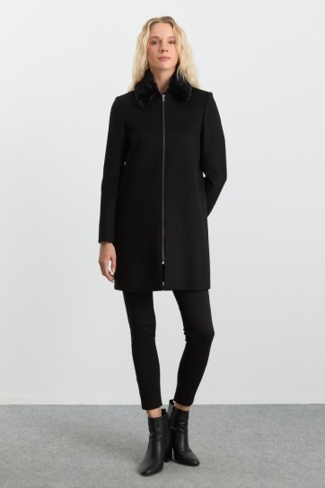 Önü Fermuarlı Yakası Kürklü Kaban