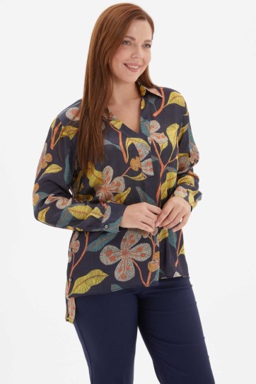 Büyük Beden Önü Plili Yanı Düğmeli Çiçekli Bluz