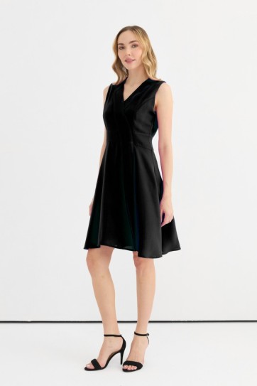 V Yaka Önden Parçalı Elbise