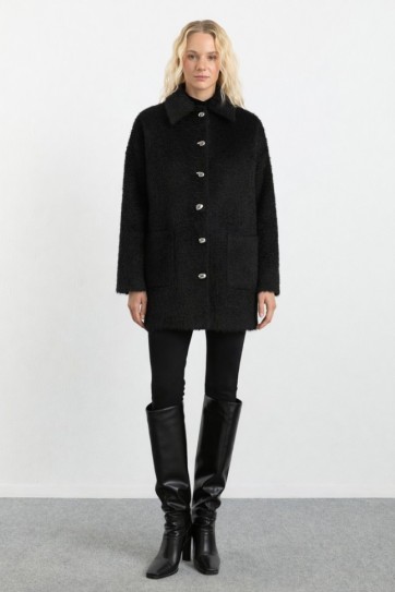 Şömizye Yaka Dıştan Cep Tüylü Kaban