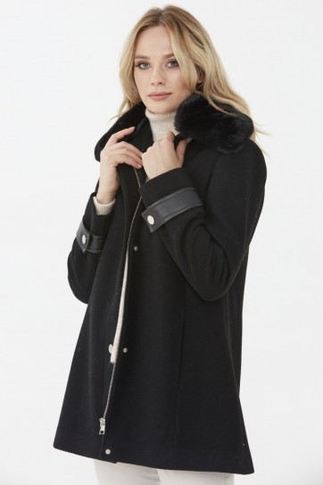 Şömizye Yaka Kürklü Çıtçıtlı Kaban