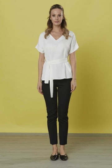 V Yaka Düşük Kol Beli Kuşaklı Bluz