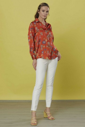 Şömiziye Yaka Çiçek Desenli Klasik Bluz