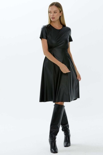 Yanları Lastikli Deri Elbise