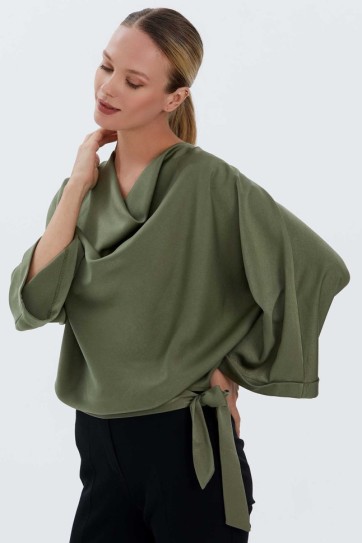 Degaje Yaka Etek Ucu Bağlamalı Bluz